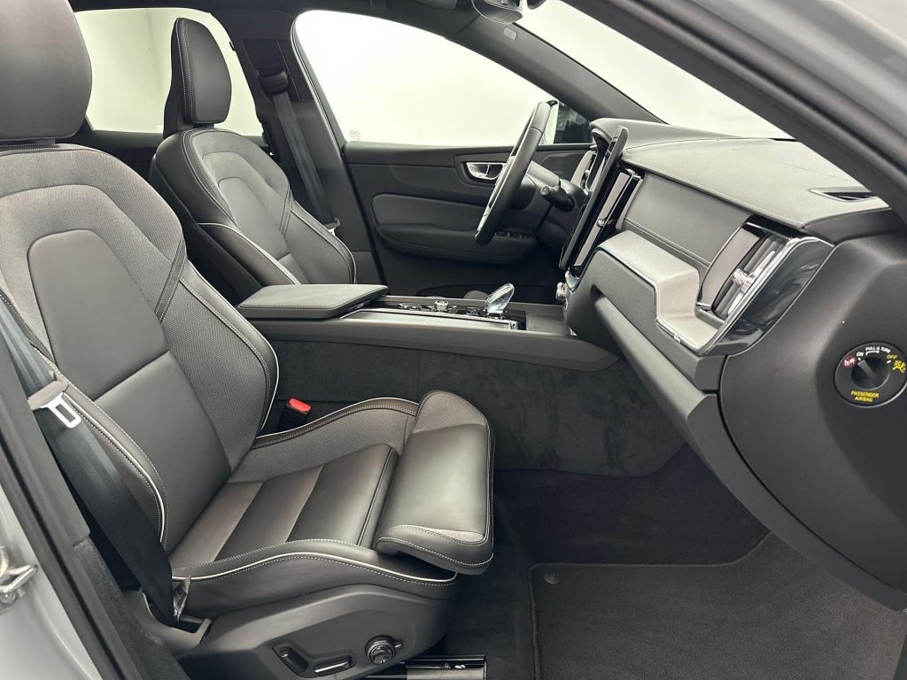 Volvo XC60 t6 398pk recharge ultra black edition| pano| 360camera| h&k soun