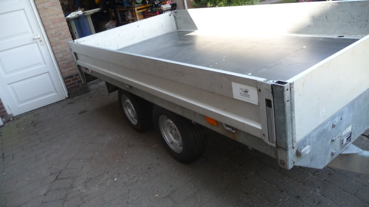 TE KOOP GEREMDE PLATEAUWAGEN merk SARIS met KENTEKEN