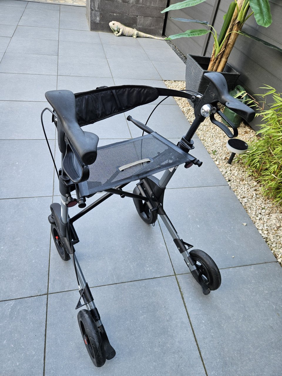Zgan zeer nette Topro Troja 2G lichtgewicht Rollator....