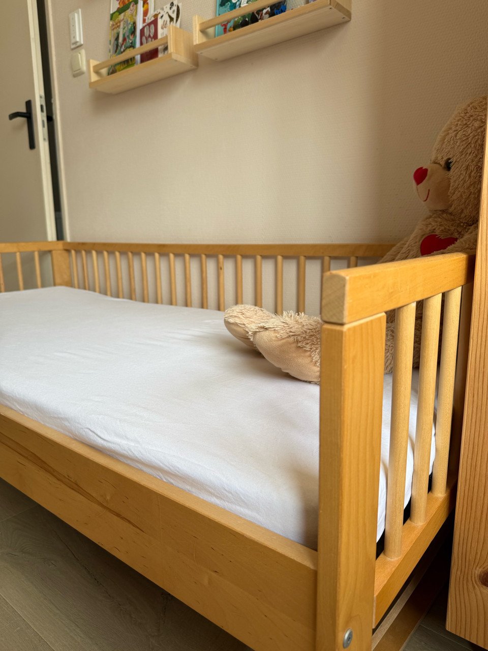 Houten peuterbed met zijsteun 160x70 cm