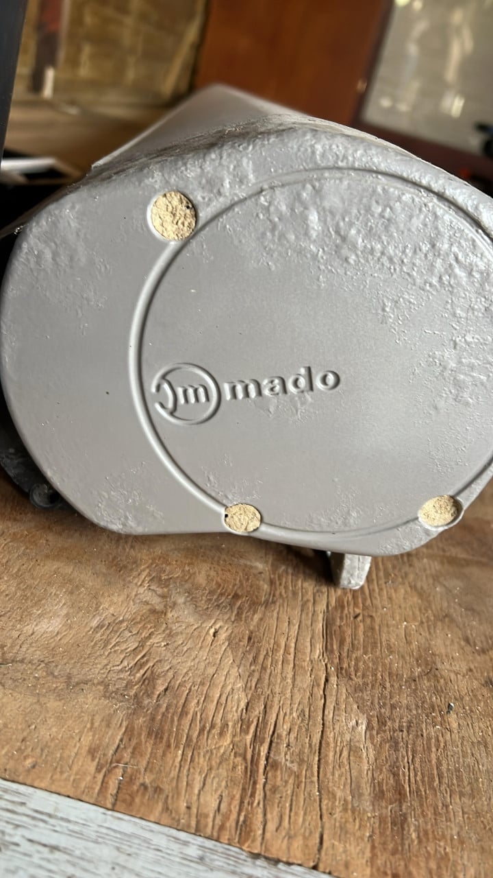 Mado buitenzonwering: elektrisch zonnescherm met knikarm