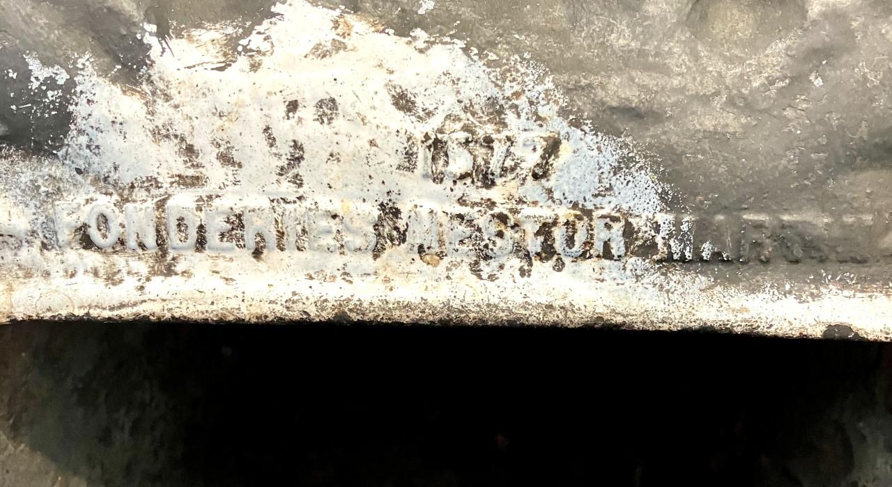 Oude kolenkit met emaille deksel Merk Mestor Martin