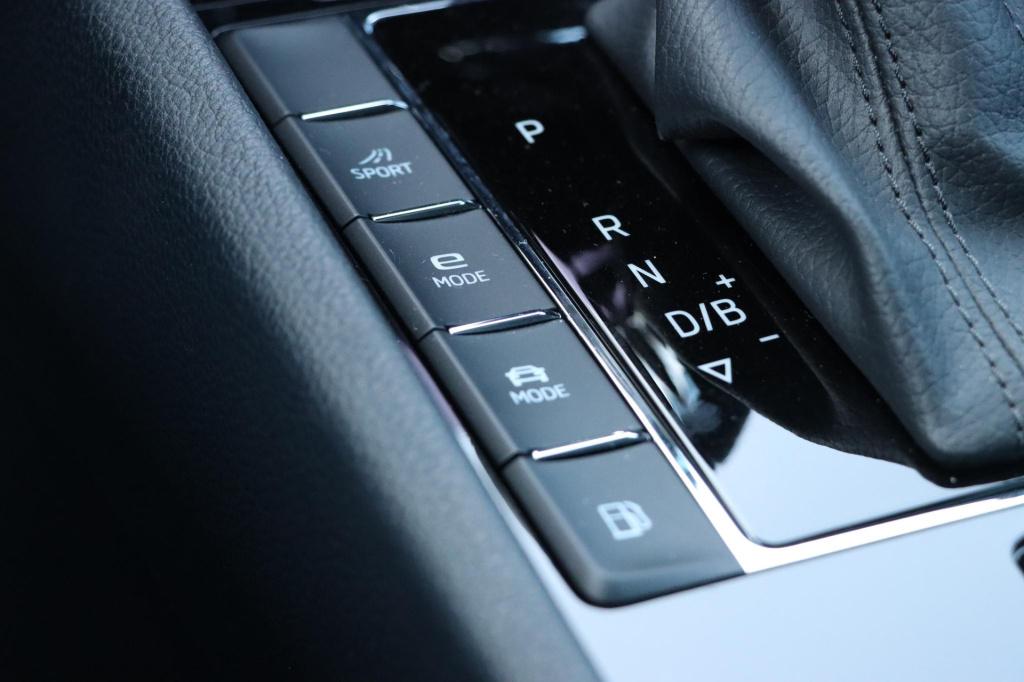 Skoda Superb combi 1.4 tsi laurin & klement 218pk dsg6 | lederen bekleding 