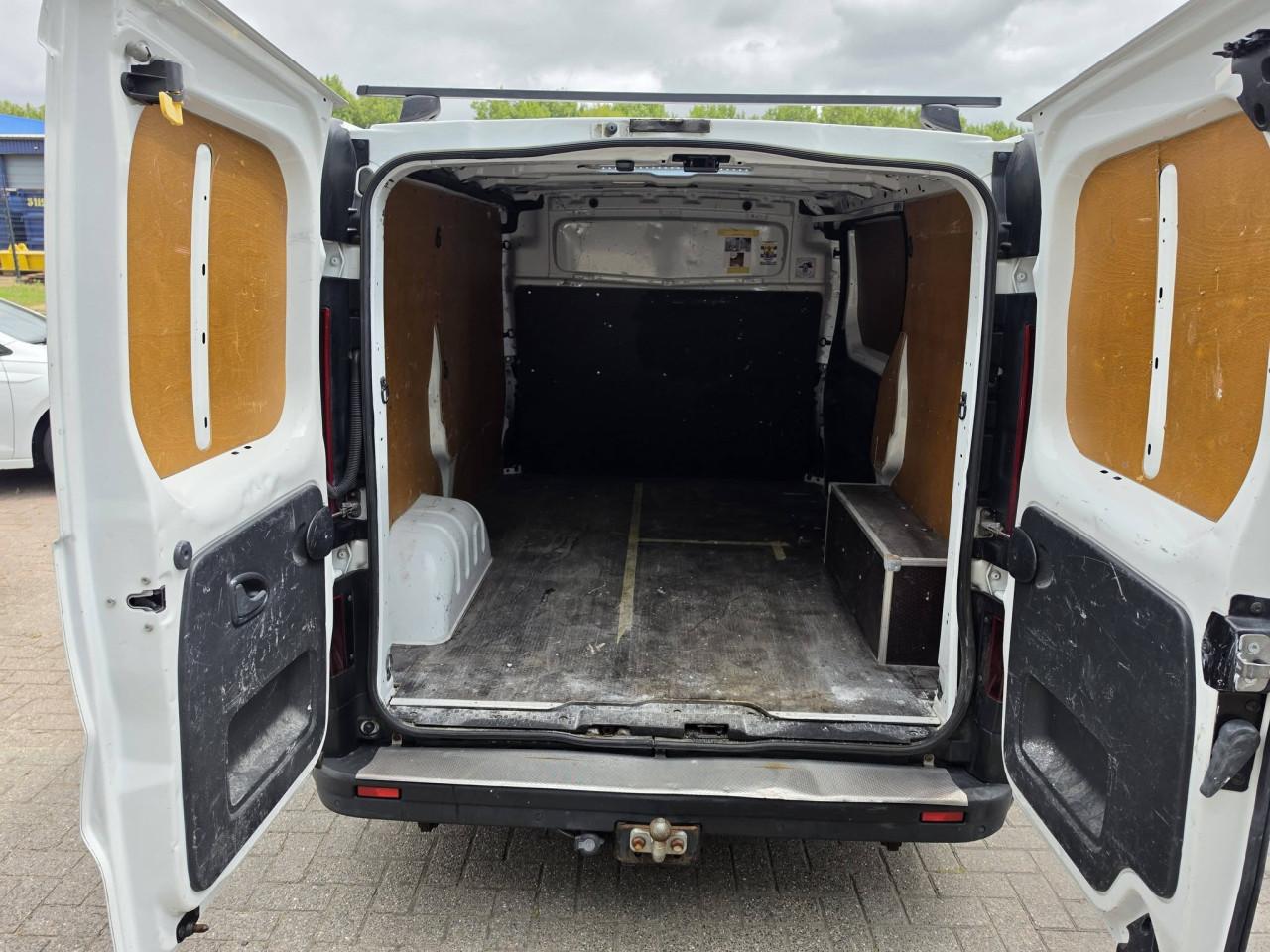 Opel Vivaro 1.6 Turbo – 3 zitplaatsen – CarPlay – Trekhaak Bouwjaar: 2016