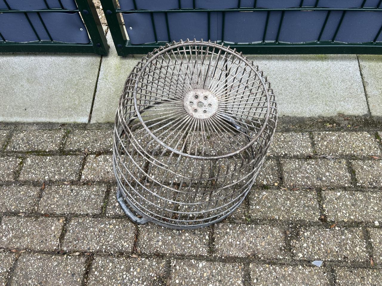 Aardappelmand, metaal