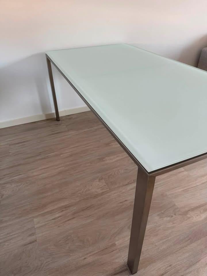 Eetkamertafel