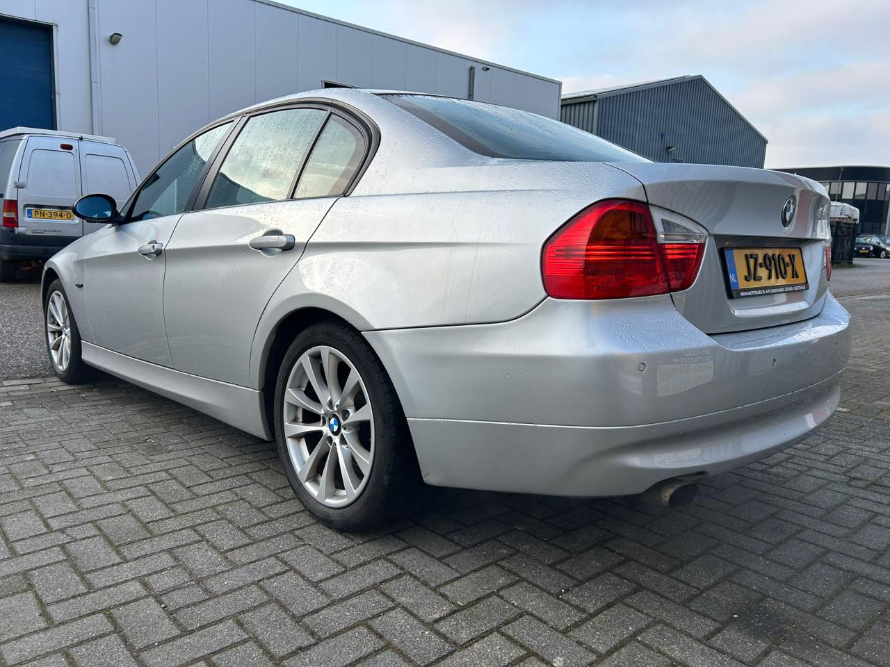 BMW 3-serie 320i Graphite LEES TEKST!! VOL IN DE OPTIE!!