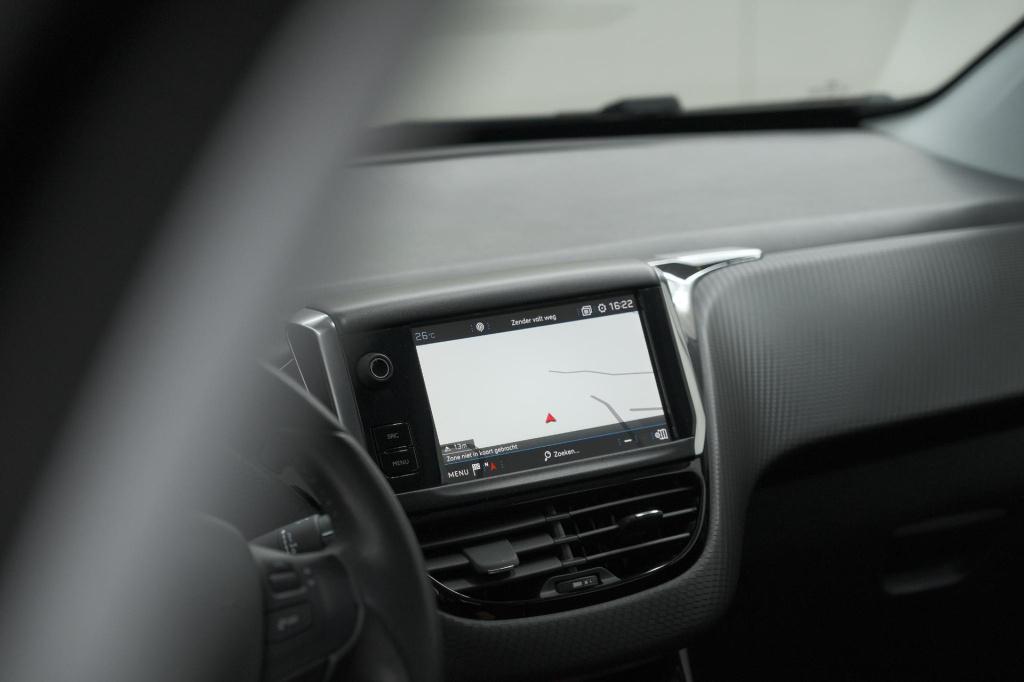 Peugeot 2008 puretech 82 active | lage km | trekhaak | navigatie | parkeers