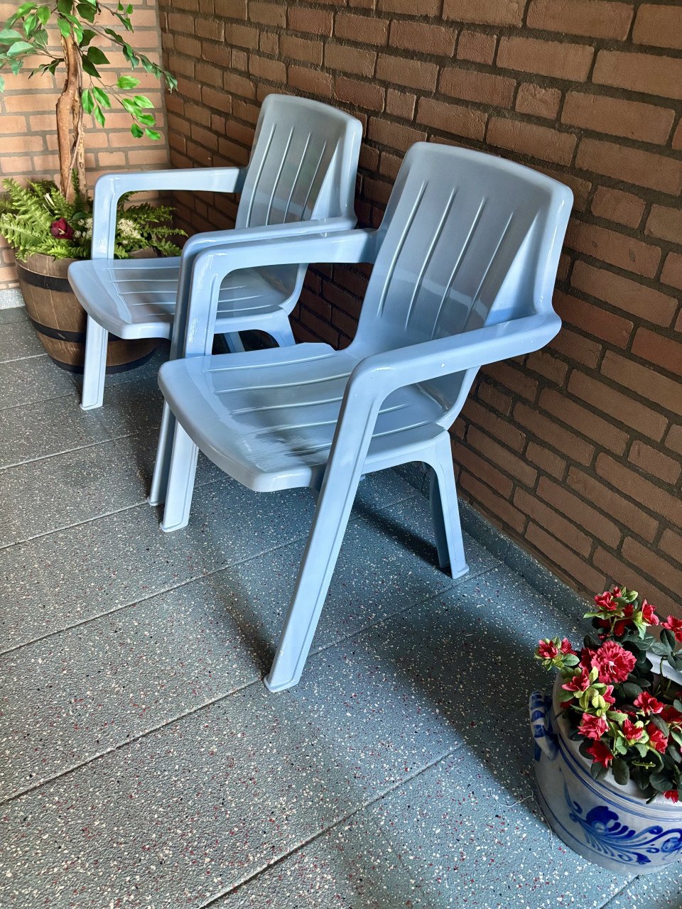 Mooie buitenstoelen lichtblauw, mooi, als nieuw