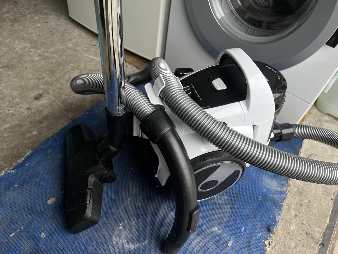 BOSCH Serie 2 Stofzuiger zonder zak Wit