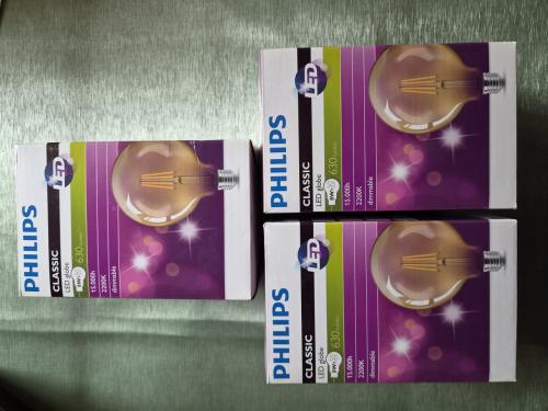 3x Philips classic LED Globe dimbaar