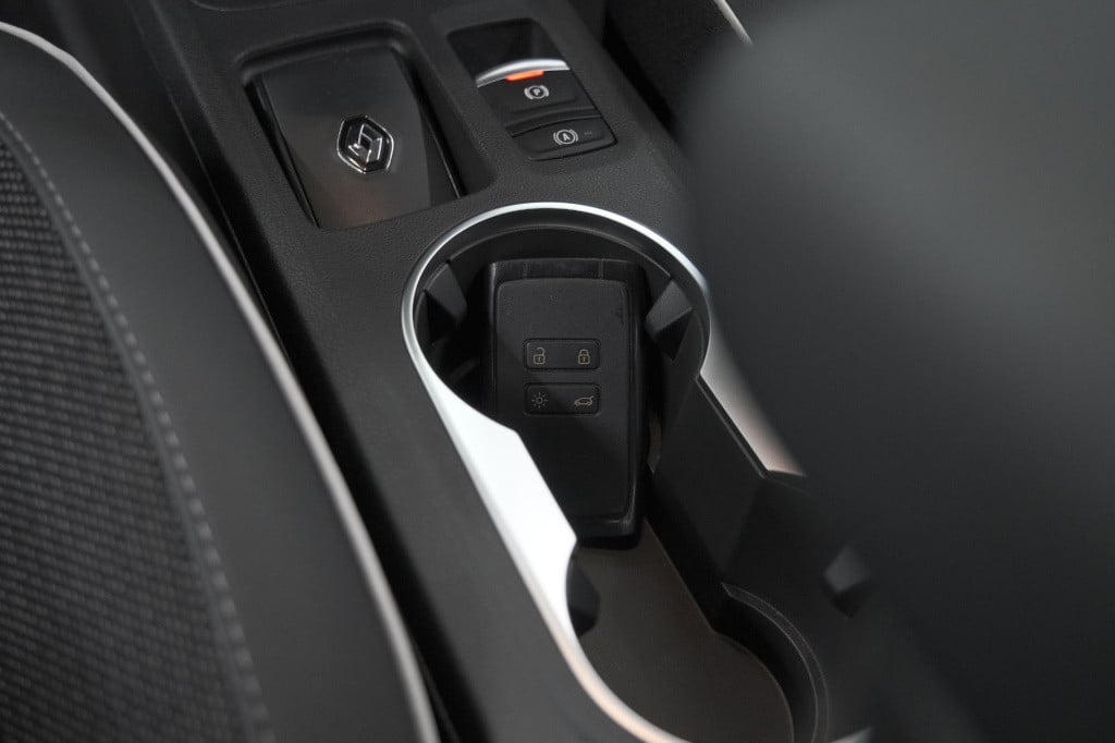 Renault Captur mild hybrid 140 edc techno | camera | 9.3 inch scherm | appl