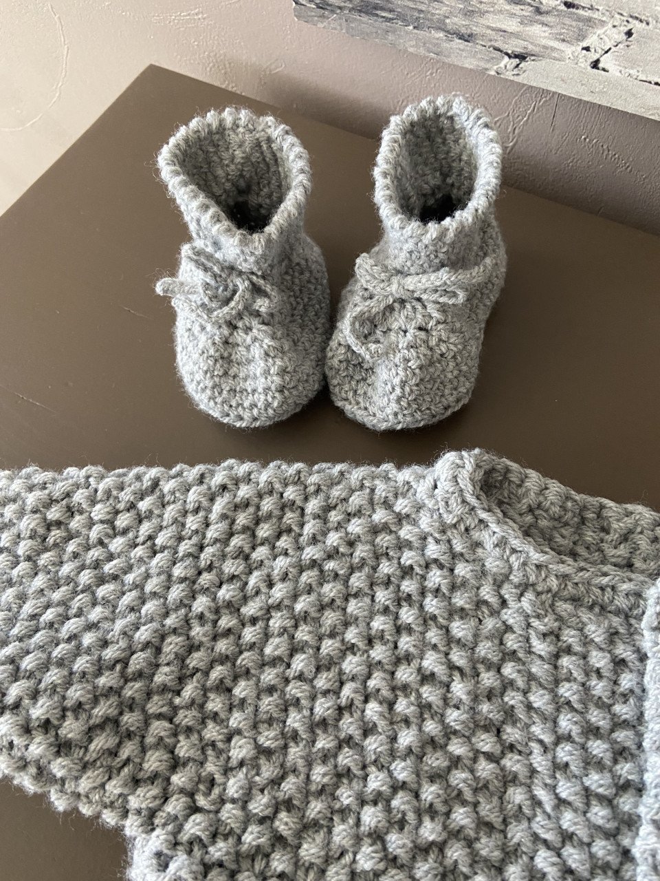 NIEUW: schattig gebreid vestje // slofjes