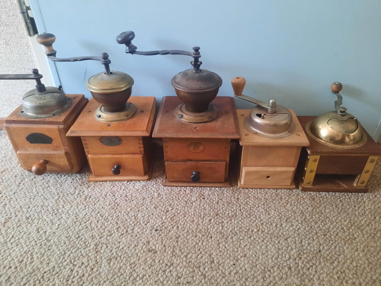 5 houten koffiemolens