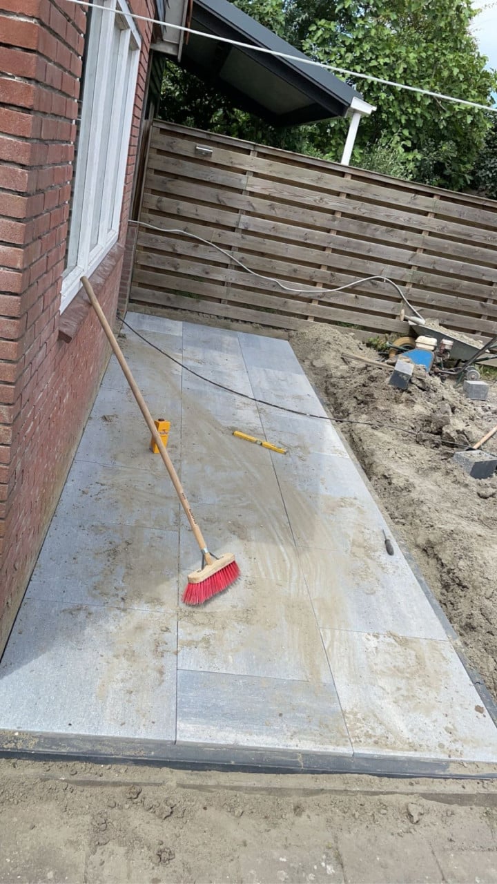 Stratenmaker tuinaanleg.