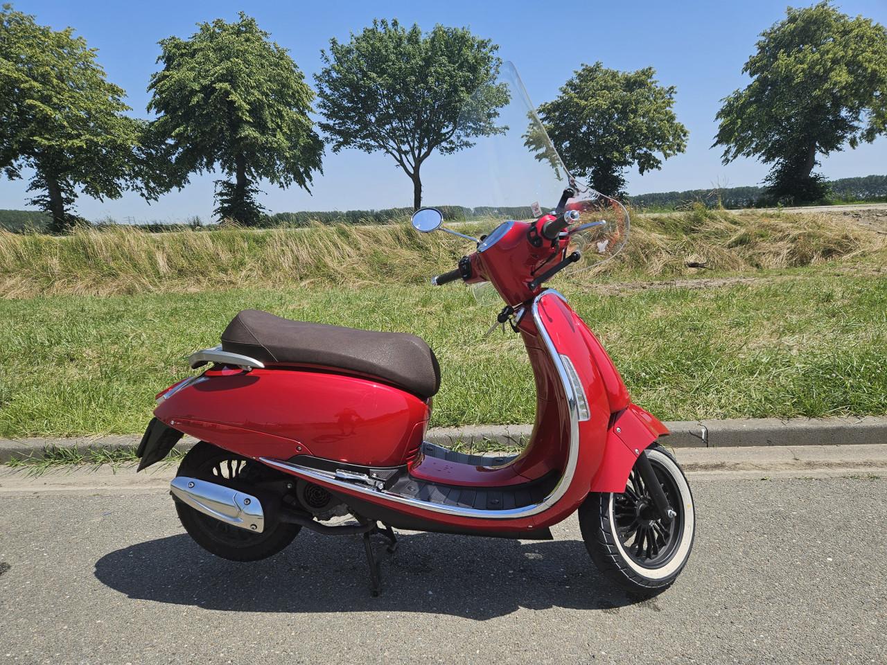 DJJD AVANTGARDE SCOOTER met 2361 km !