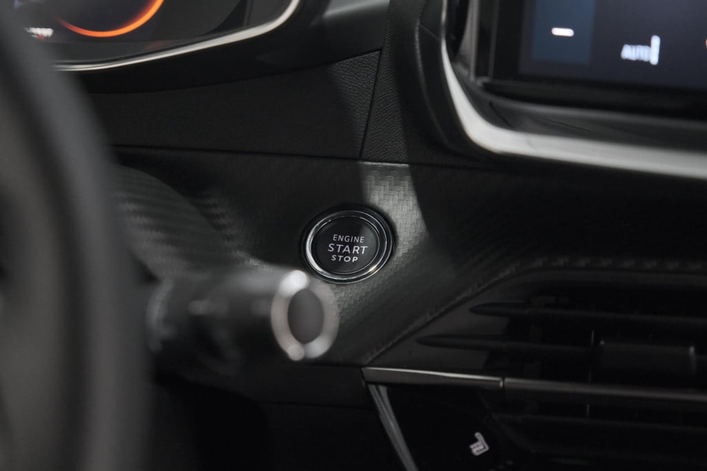 Peugeot 2008 puretech 130 eat8 gt | 360 camera | stoelmassage | adaptieve c