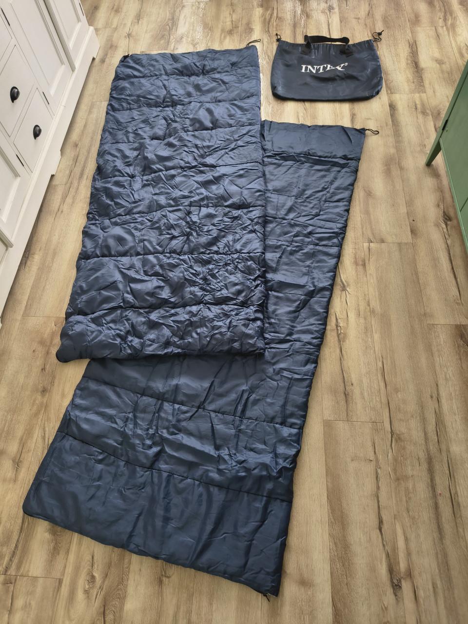 Dubbele set slaapzakken van Intex, 2x slaapzak in hoes.