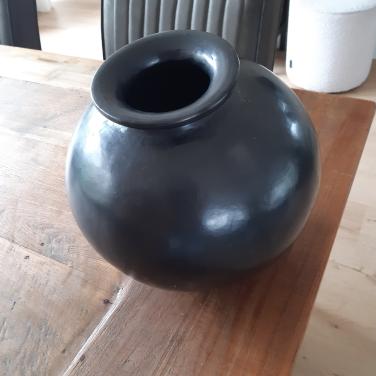 Zwarte landelijke pot