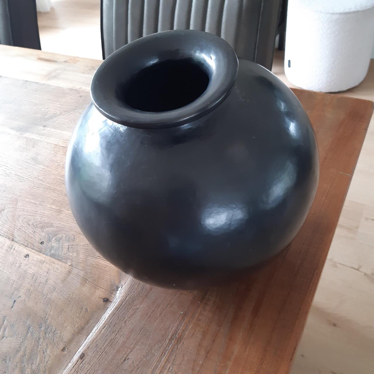 Zwarte landelijke pot