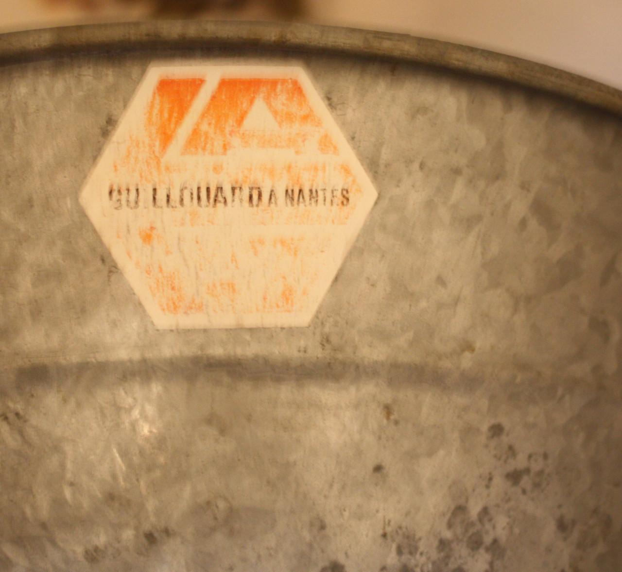 Middelgrote antieke zinken teil