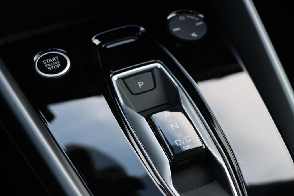 Audi A3 limousine 30 tfsi s edition 115pk s-tronic