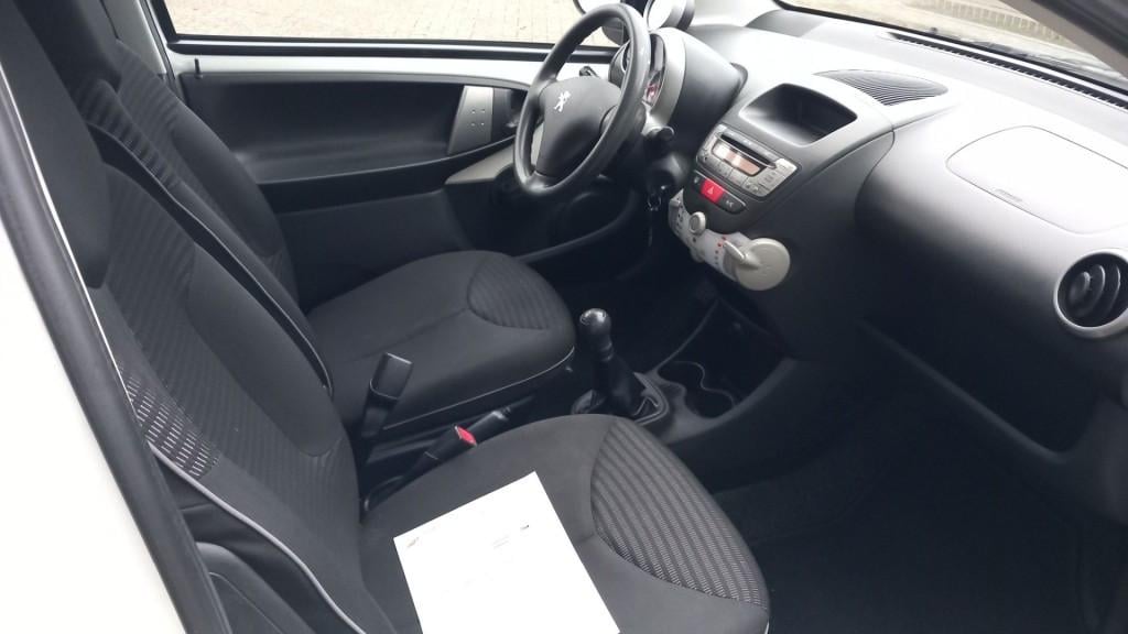 Peugeot 1.0 12v 107 Active 3deurs bj:2014 led-airco apk 2027