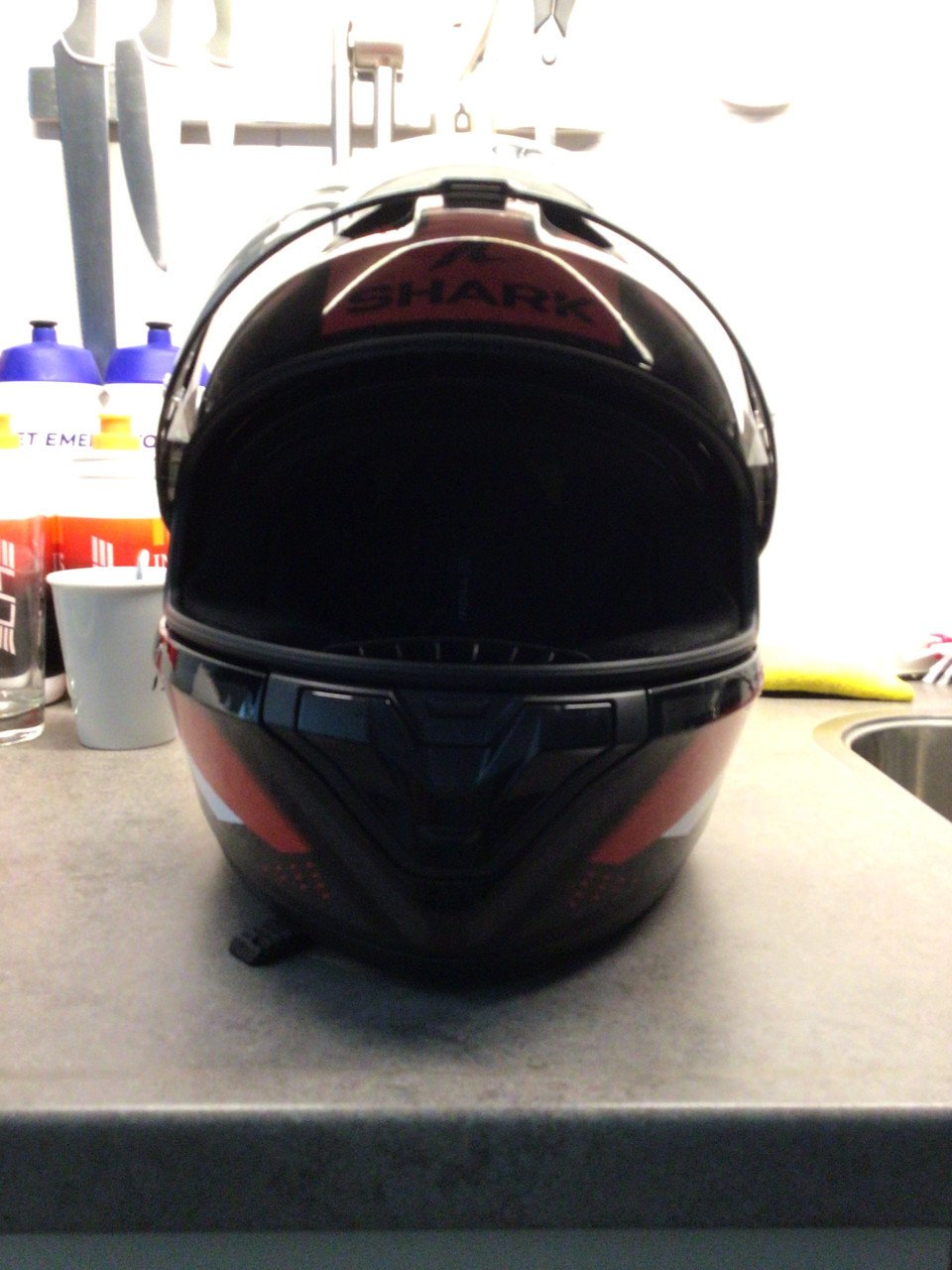 TE KOOP, SPLINTERNIEUWE, ONGEBRUIKTE SHARK MOTORHELM/BROMFIETSHELM!