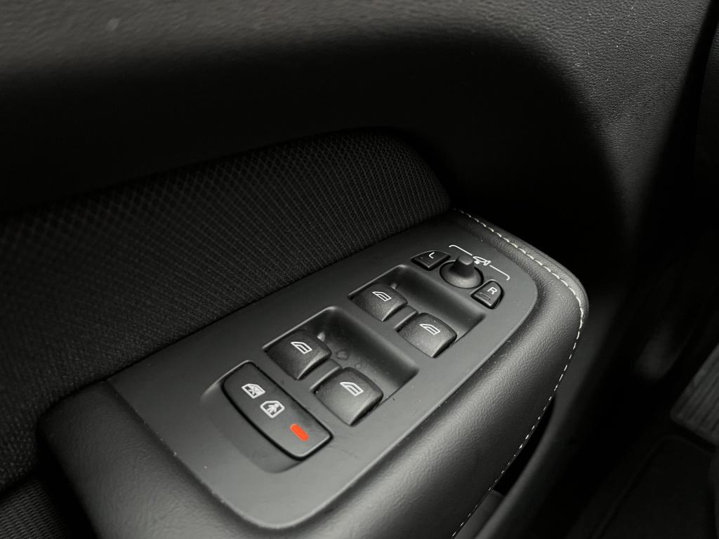 Volvo XC60 2.0 t8 plug-in hybrid awd polestar engineered | bowers&wilkins |