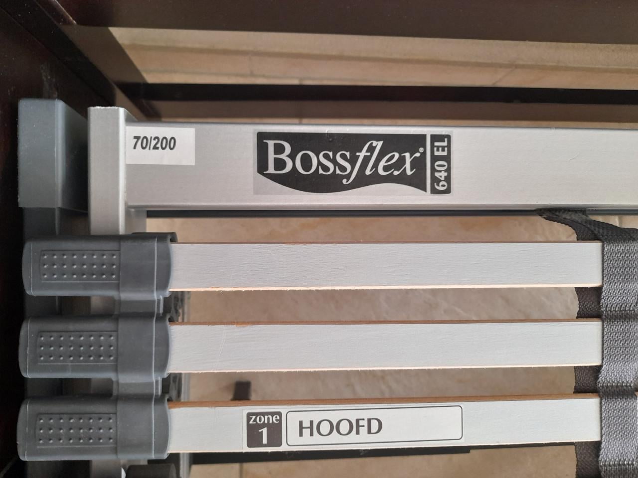 140 x 200 Bed met bossflex elektrisch verstelbare lattenbodems ( i.g.st. )