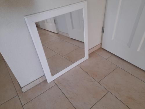 Spiegel 59 x 67  (in goede nette staat)