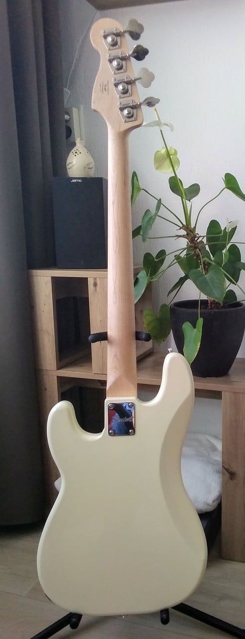 Squier Affinity PJ Bass Olympic White met upgrades 2024