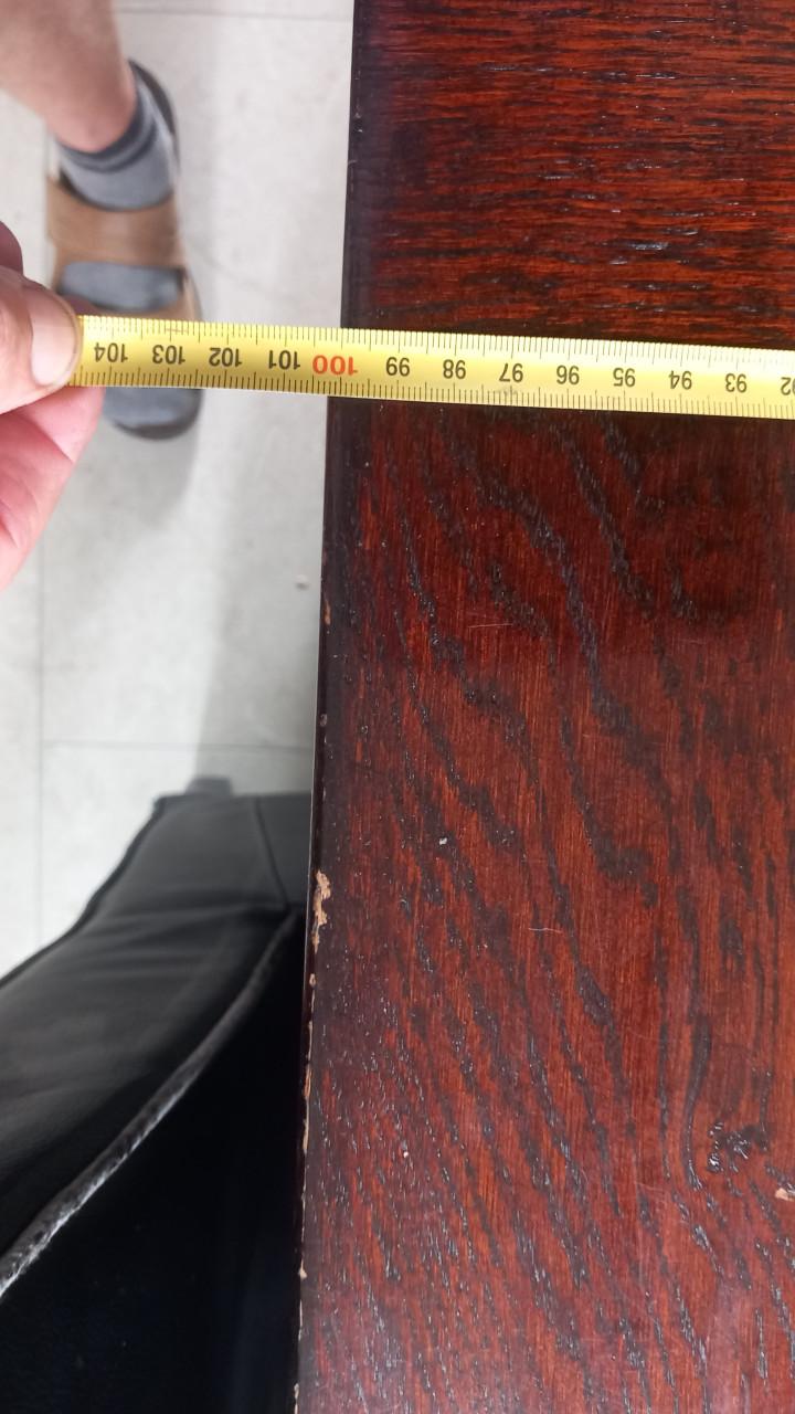 Grote gezellige hardhouten tafel, gratis
