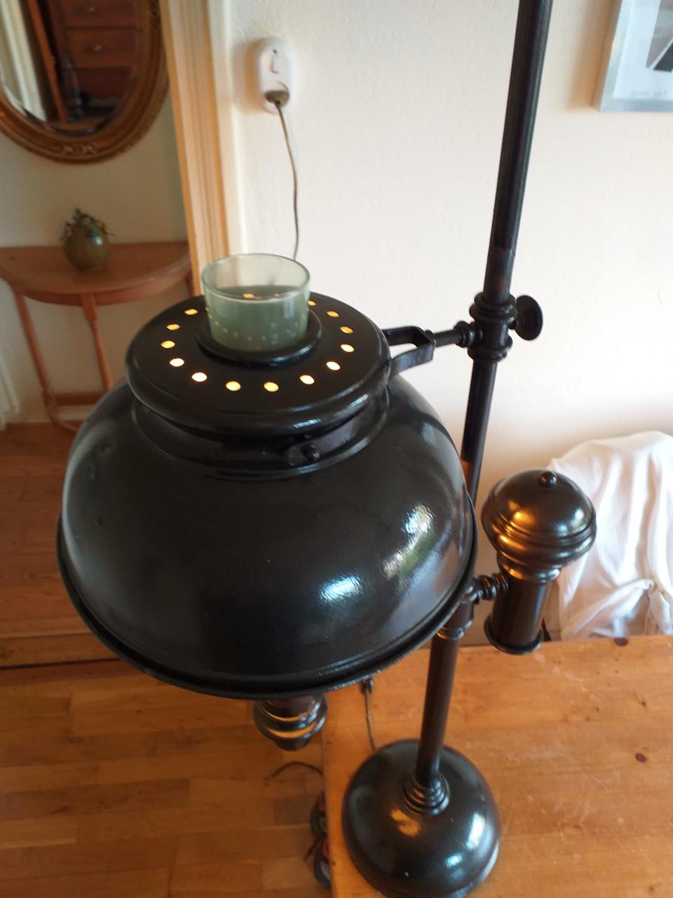 """MOOIE TAFELLAMP KAN OOK ALS VERDAMPER GEBRUIKT WORDEN""