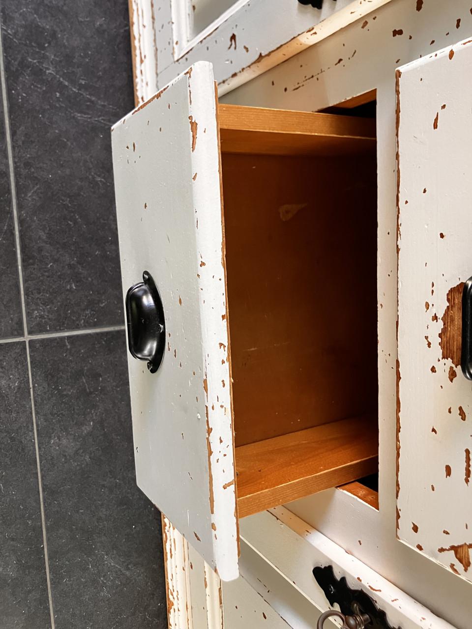 Grenen dressoir met lades en kastjes