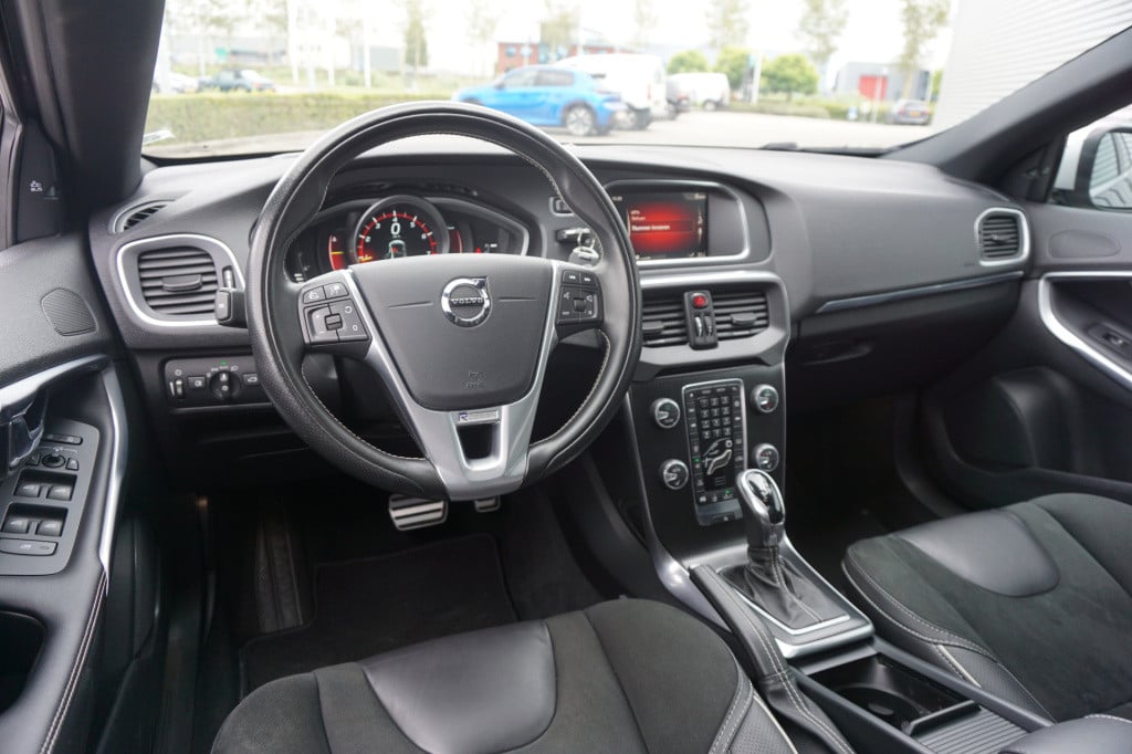 Volvo V40 1.5 t3 polar+ sport automaat / climate / navi / cruise / lane ass
