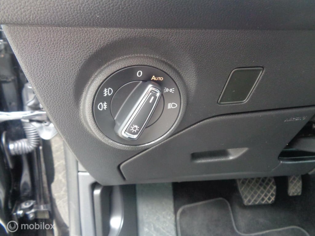 Seat Leon Sportstourer st 1.0 ecotsi style business/airco/led/pdc/automaat 