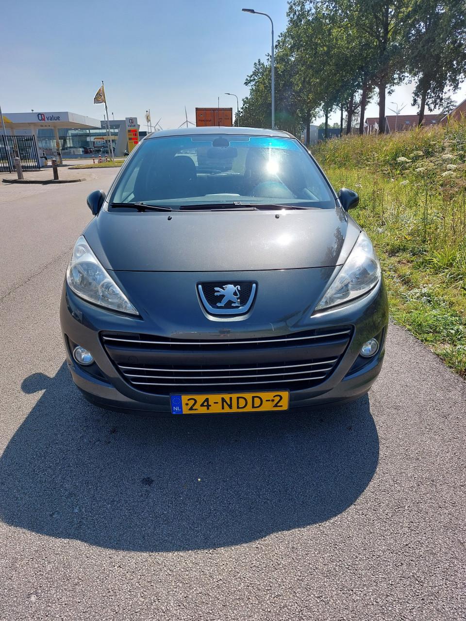 Peugeot 207 bj 2010  1600 euro