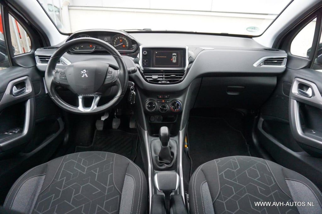 Peugeot 2008 1.2 puretech blue lion