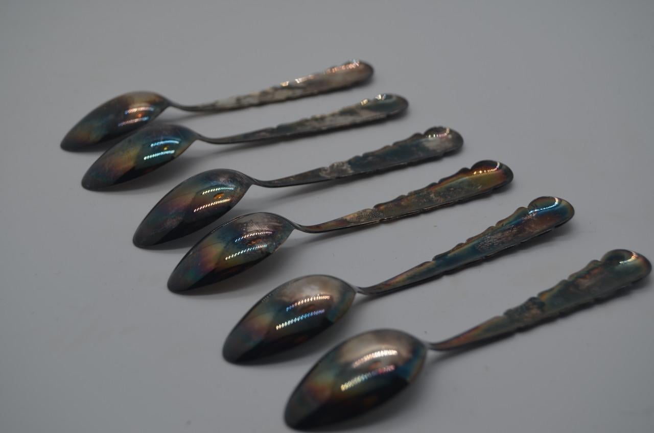 6 Verzilverde (zilveren?) theelepeltjes gemerkt '90'