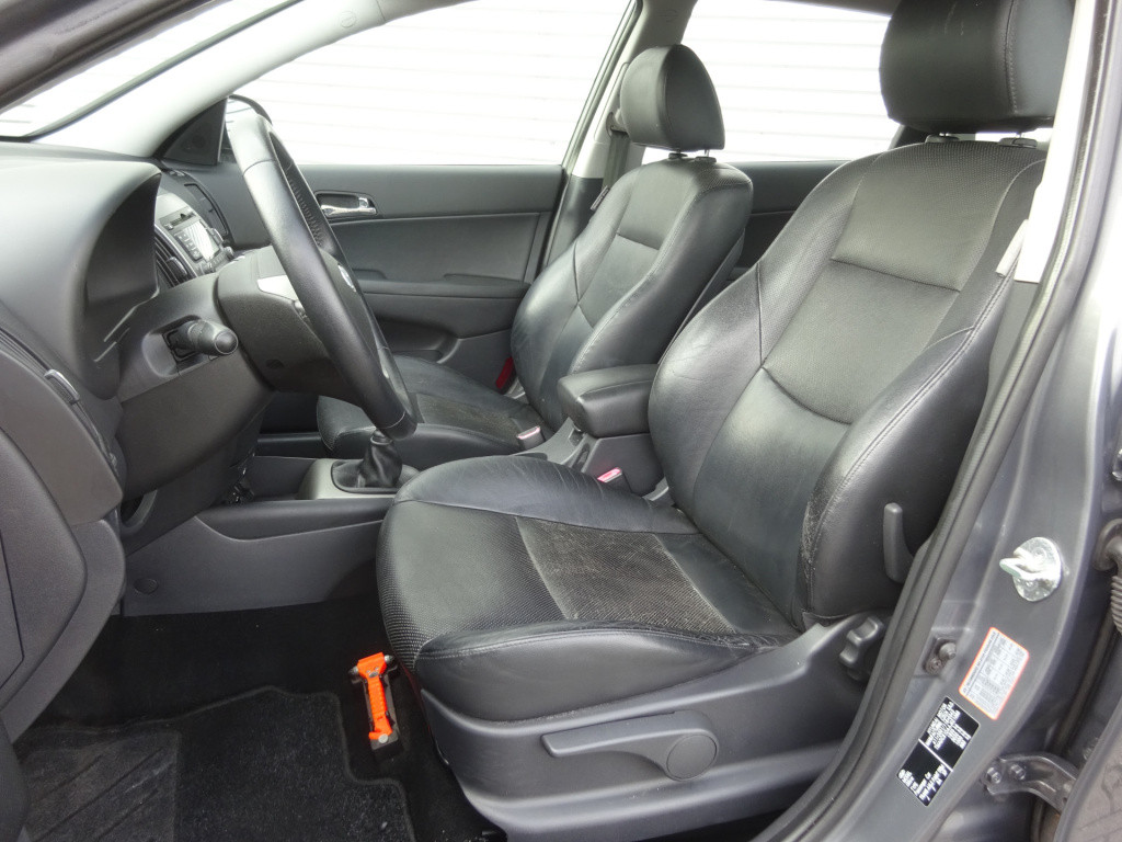 Hyundai I 30 cw 1.6i blue dynamic leder / climate control / lm velgen