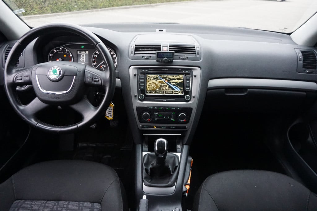 Skoda Octavia combi 1.4 tsi greentech elegance business line airco / navi /