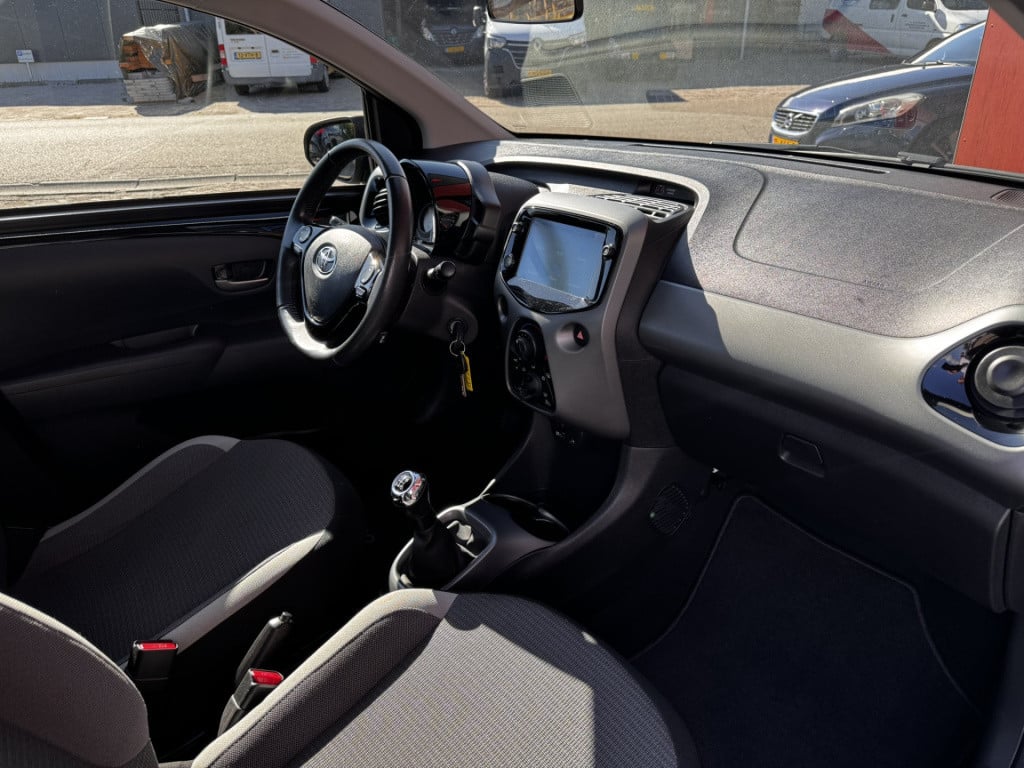 Toyota Aygo 1.0 vvt-i x-play | airco | radio | bluetooth | camera