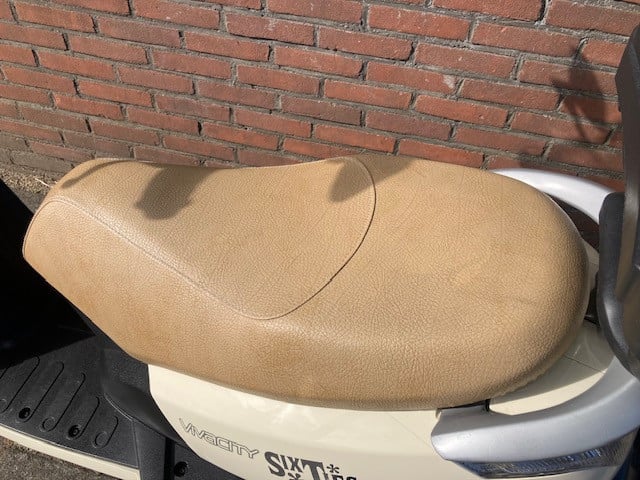 ZEER MOOIE PEUGEOT NEW VIVACITY SIXTIES EDITION 1E EIGENAAR !
