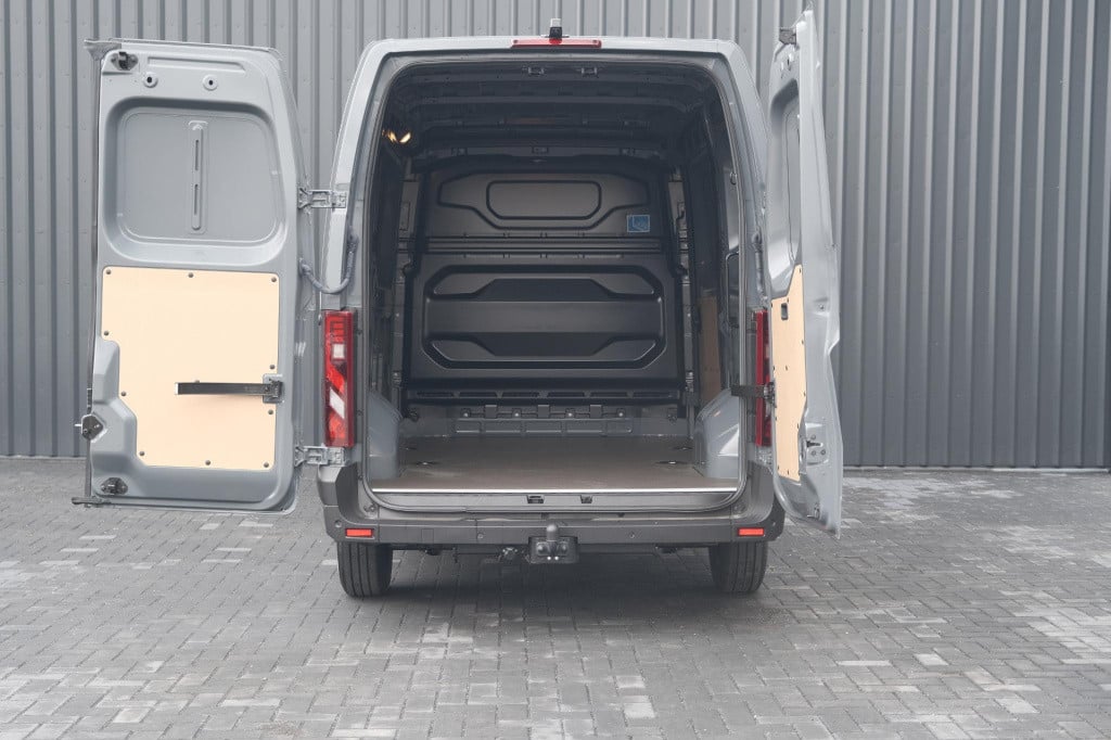 Renault Master t35 2.0 dci 150 l2h2 extra | trekhaak | camera | vloerplaat 