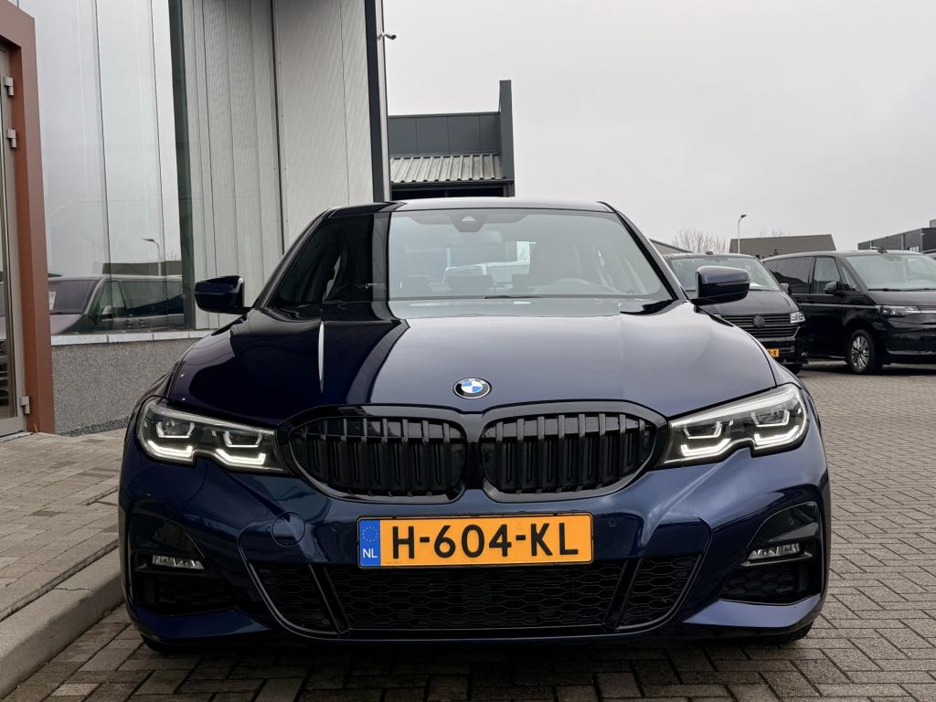 BMW 3-serie 320i high executive edition | head-up | led | leder | hifi | ac