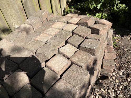 Ongeveer 20m2 stenen/ cobblestones