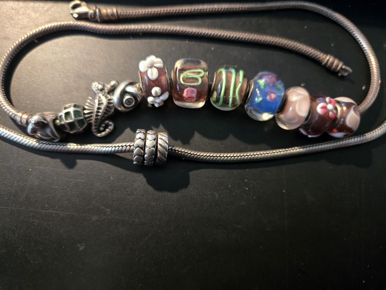 Pandora armband 19 cm, ketting 42 cm , 11 bedels