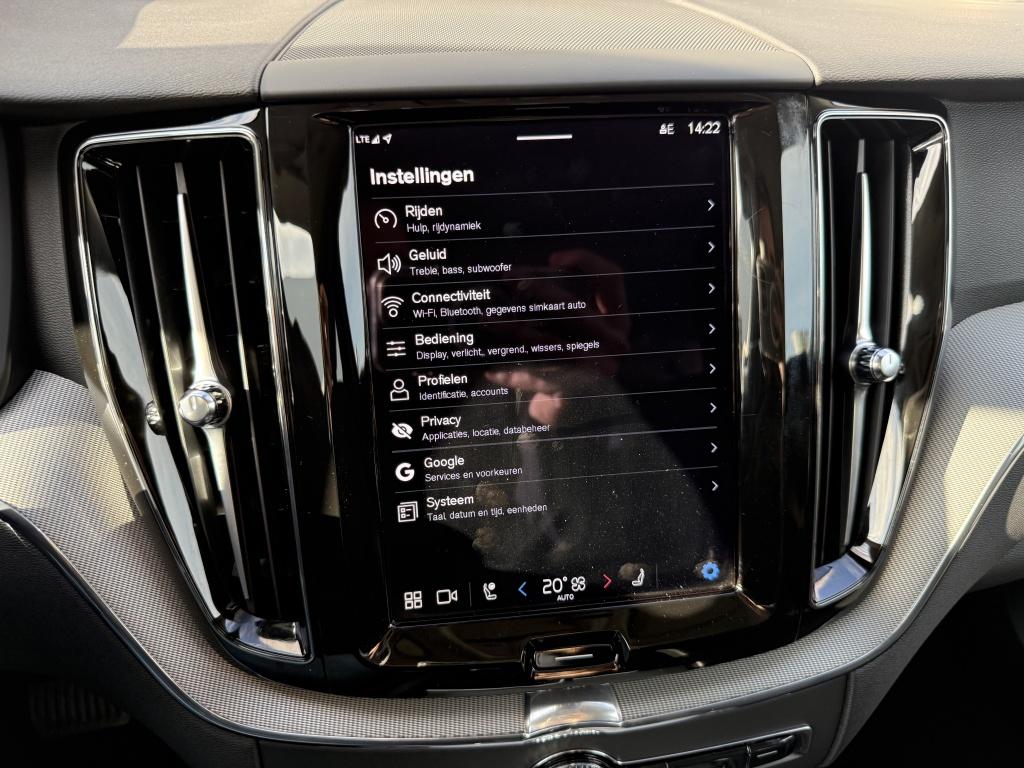 Volvo XC60 t6 398pk recharge plus dark| panodak| adap.cruise| 360camera| aw