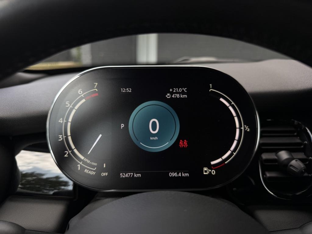 Mini Cooper 1.5 cooper business editie - facelift - automaat - half leder -
